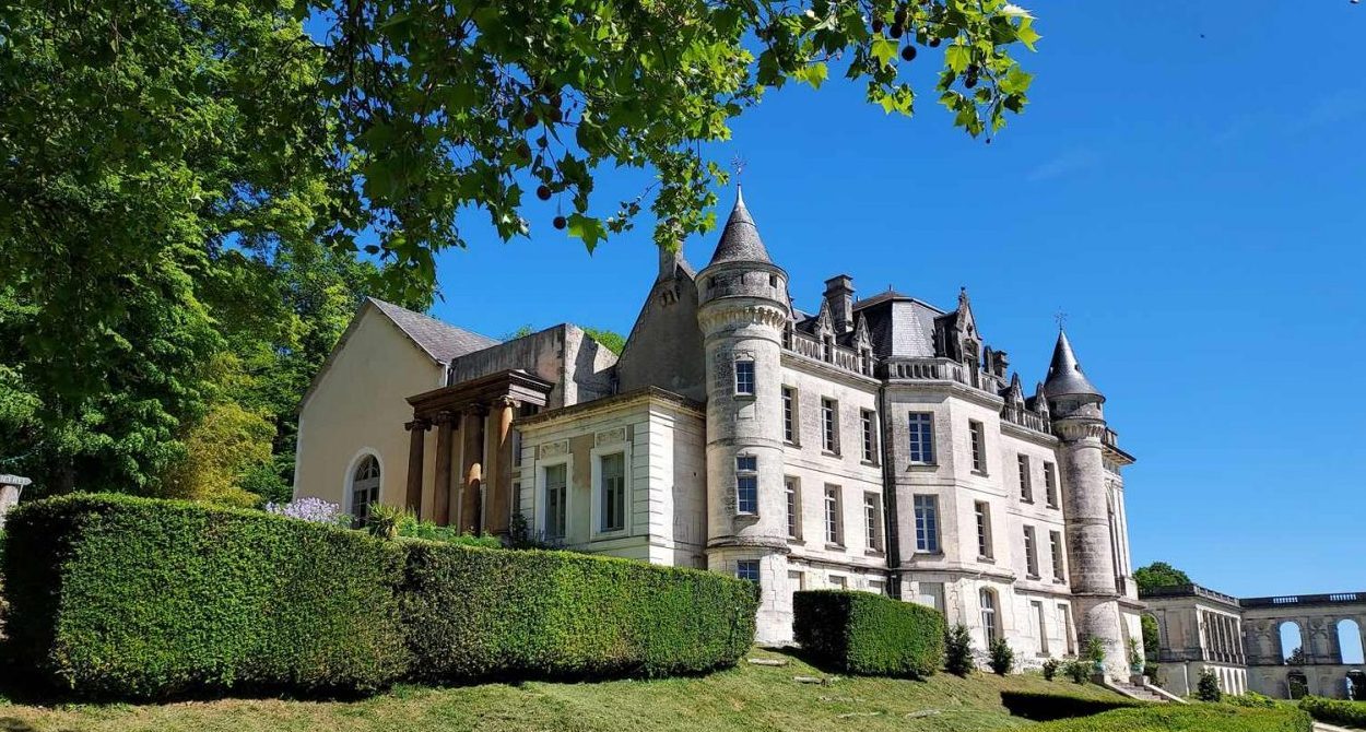 Lire la suite à propos de l’article Retour sur la journée d&rsquo;Aubeterre-sur-Dronne au Château de la Mercerie.