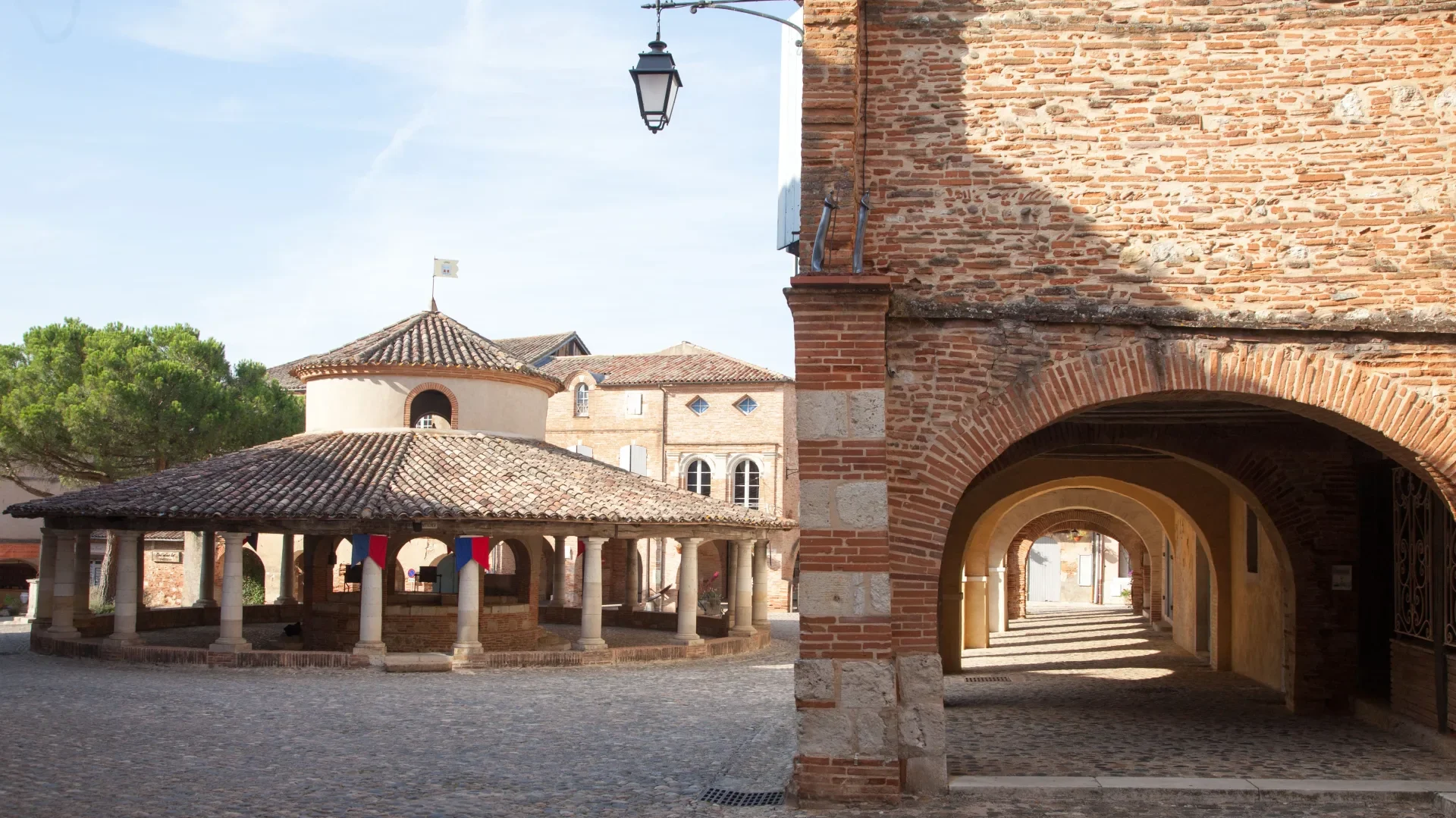 Lire la suite à propos de l’article Journée en Tarn et Garonne Moissac – Auvillar – Vendredi 9 Octobre 26