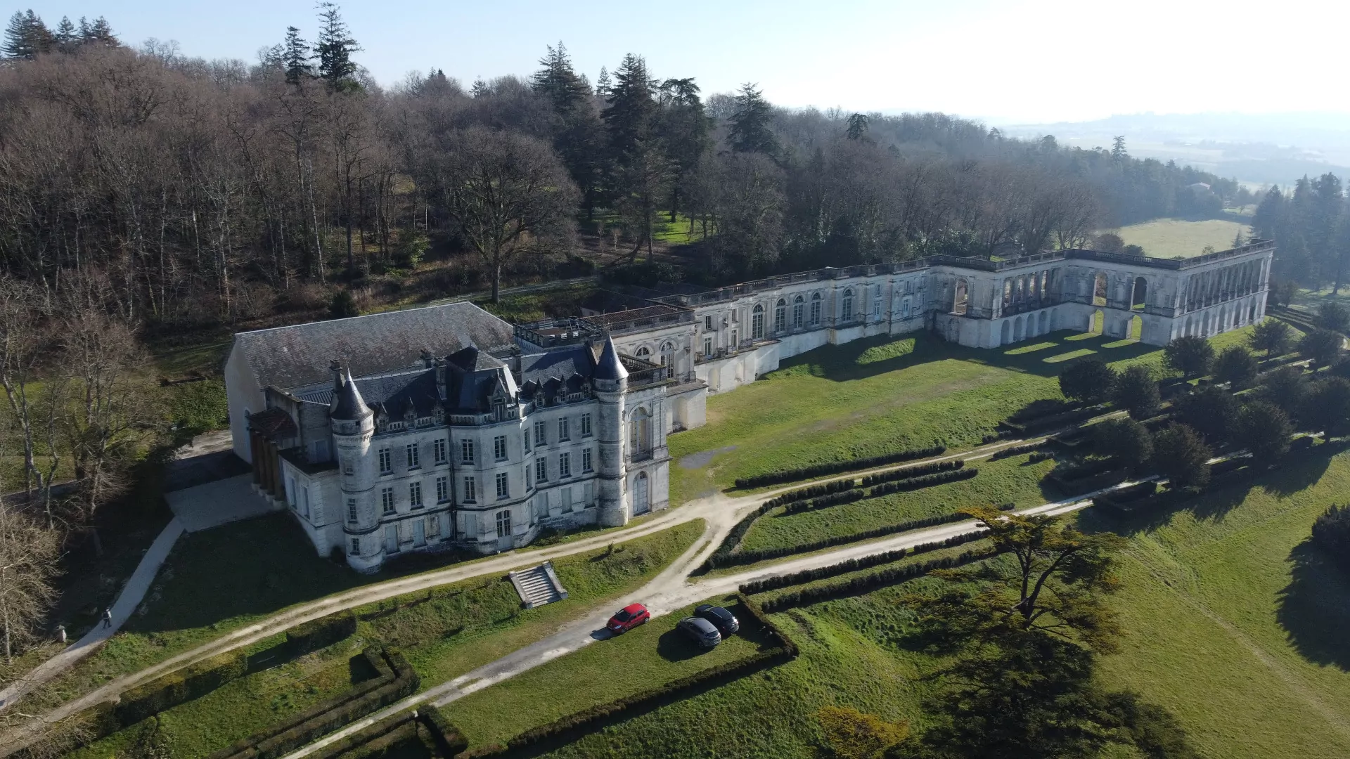 Lire la suite à propos de l’article Journée à Aubeterre-sur-Dronne et au Château de la Mercerie.